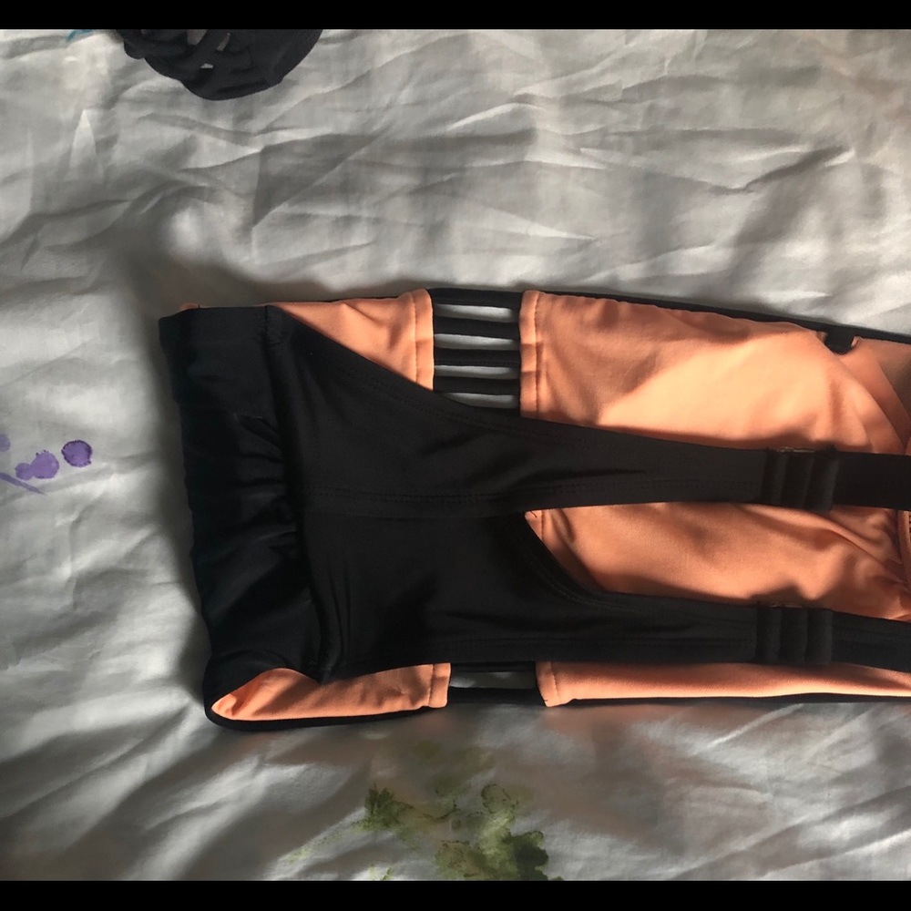 Two piece set - Picture 4 of 4